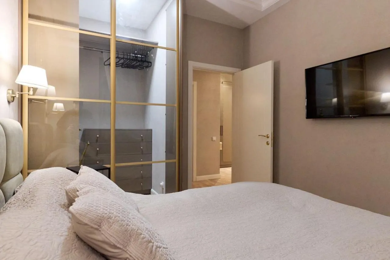 So Home Apt In The Heart Of Downtown Minsk Apartment